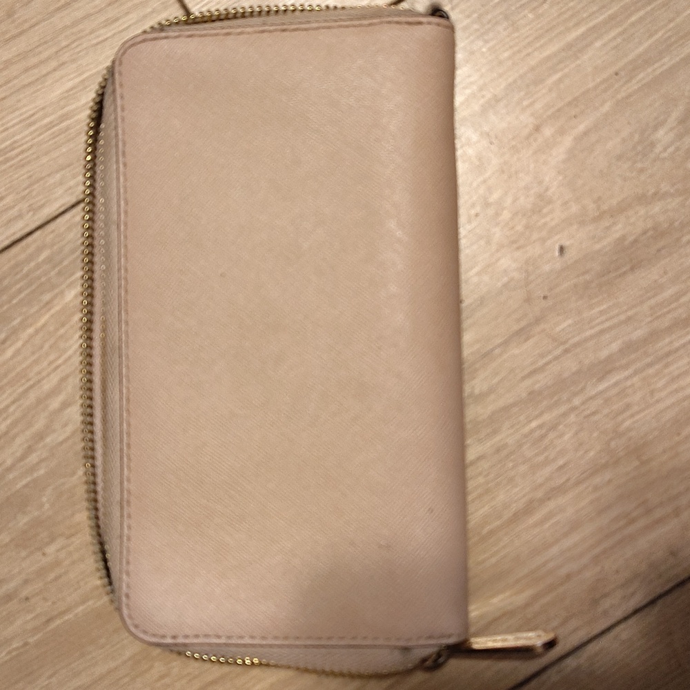 Michael Kors Light Tan Wallet with Gold Accents - Picture 2 of 6